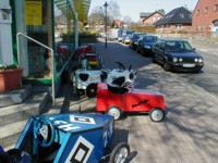 Das Fahrerlager beim Seifenkistenrenne des AC- Hanerau-Hademarschen
