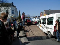 Der Start  beim Seifenkistenrennen des AC Hanerau-Hademarschen
